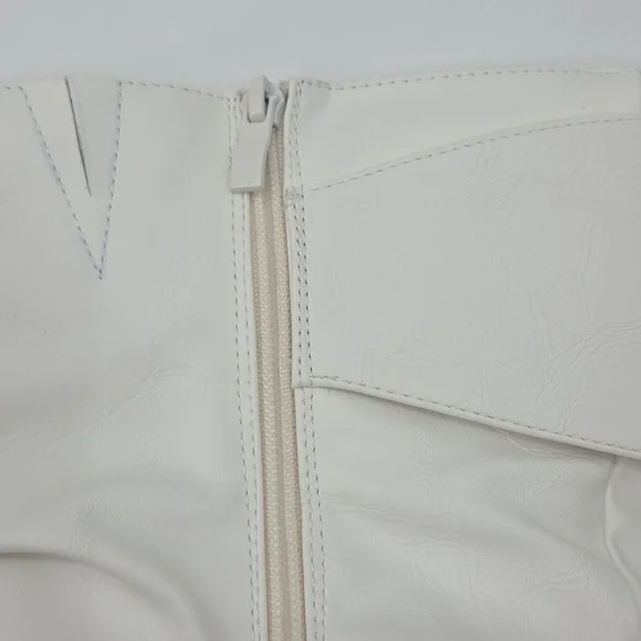 Elegant White Buckle Slouchy Boots - Picture 16 of 16